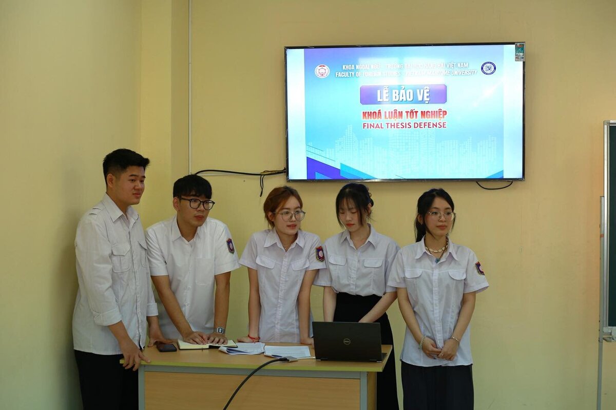 Chúc mừng các chiến binh Khoá 62 Khoa Ngoại ngữ đã xuất sắc hoàn thành buổi bảo vệ đồ án tốt nghiệp