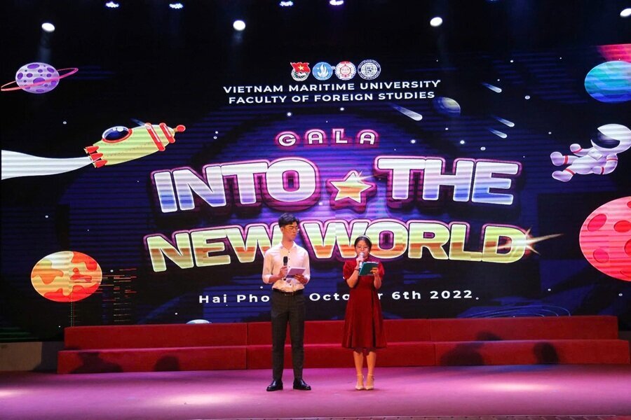 Gala chào tân sinh viên k63 Khoa Ngoại ngữ: “Into the New World”