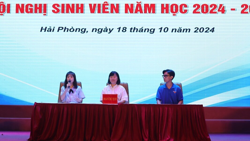 Hội nghị tổng kết năm học 2023-2024 và Hội nghị sinh viên Khoa Ngoại ngữ năm học 2024-2025