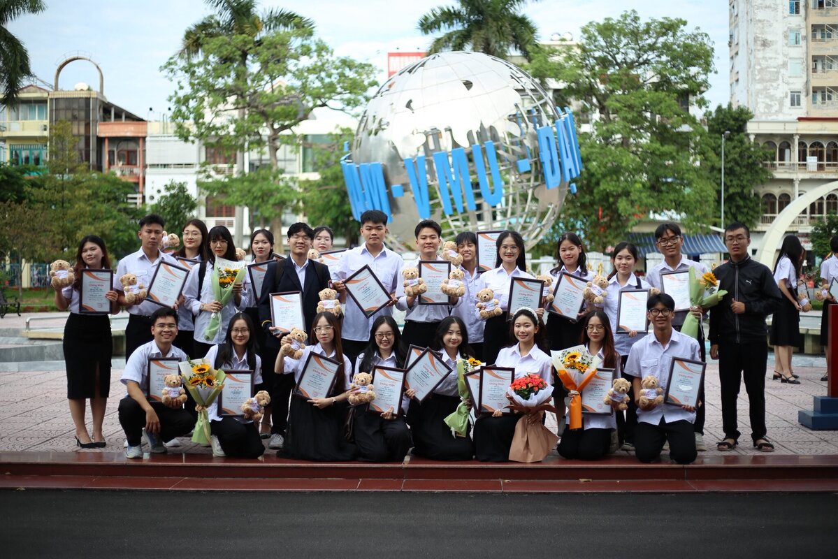 Lễ tuyên dương Sinh viên 5 tốt cấp Trường năm học 2024-2025