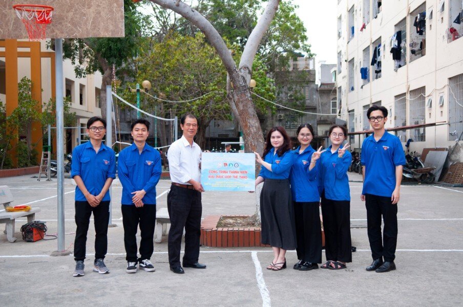 Ra mắt công trình thanh niên "Khu phức hợp thể thao" cùng Khoa Ngoại ngữ