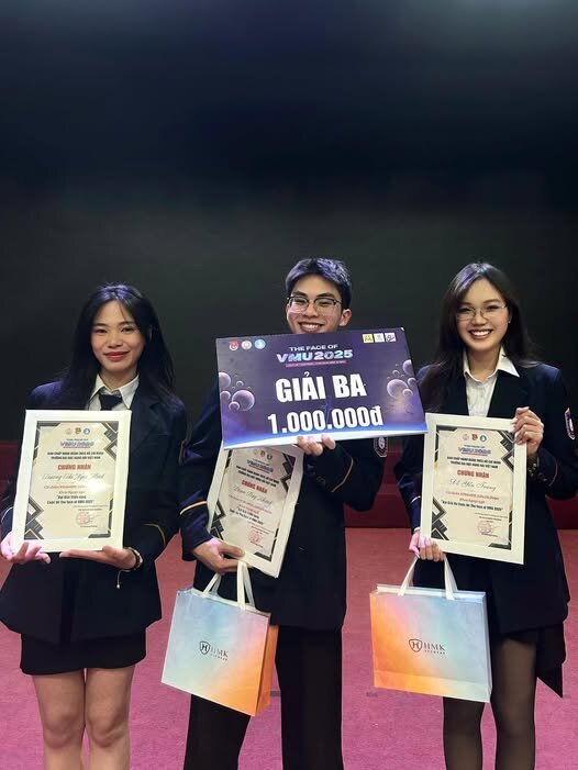 Sinh viên Khoa Ngoại ngữ tỏa sáng tại The Face of VMU 2025